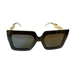Chic Black Sunglasses with Gold Accents